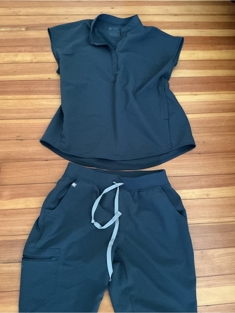 EUC Figs Scrub Set